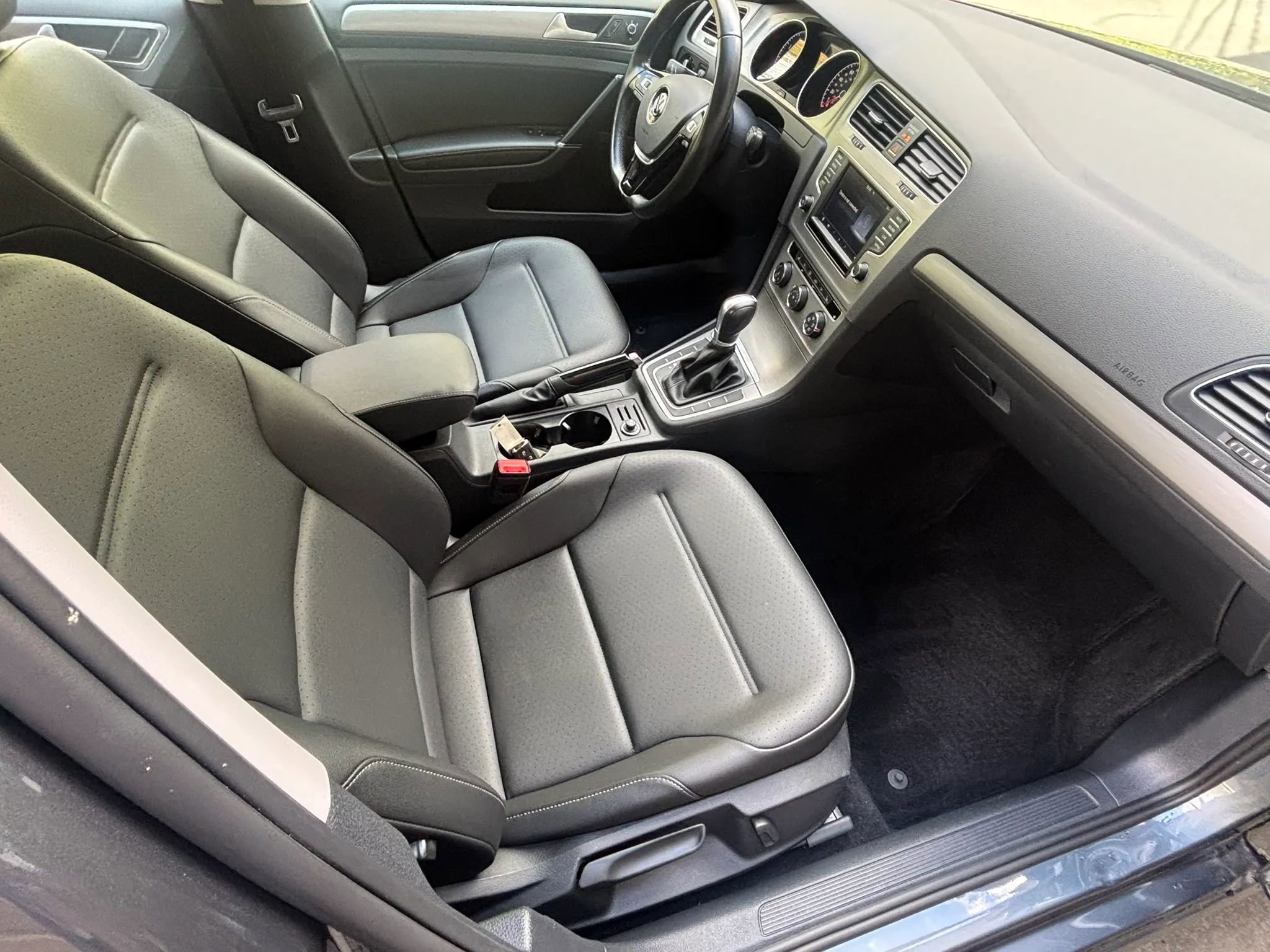 Used 2017 Volkswagen Golf S FWD image 17
