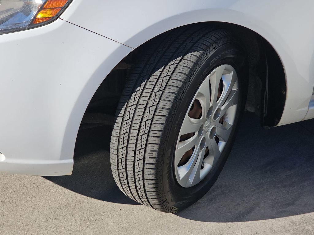 Used 2013 Kia Forte EX image 34