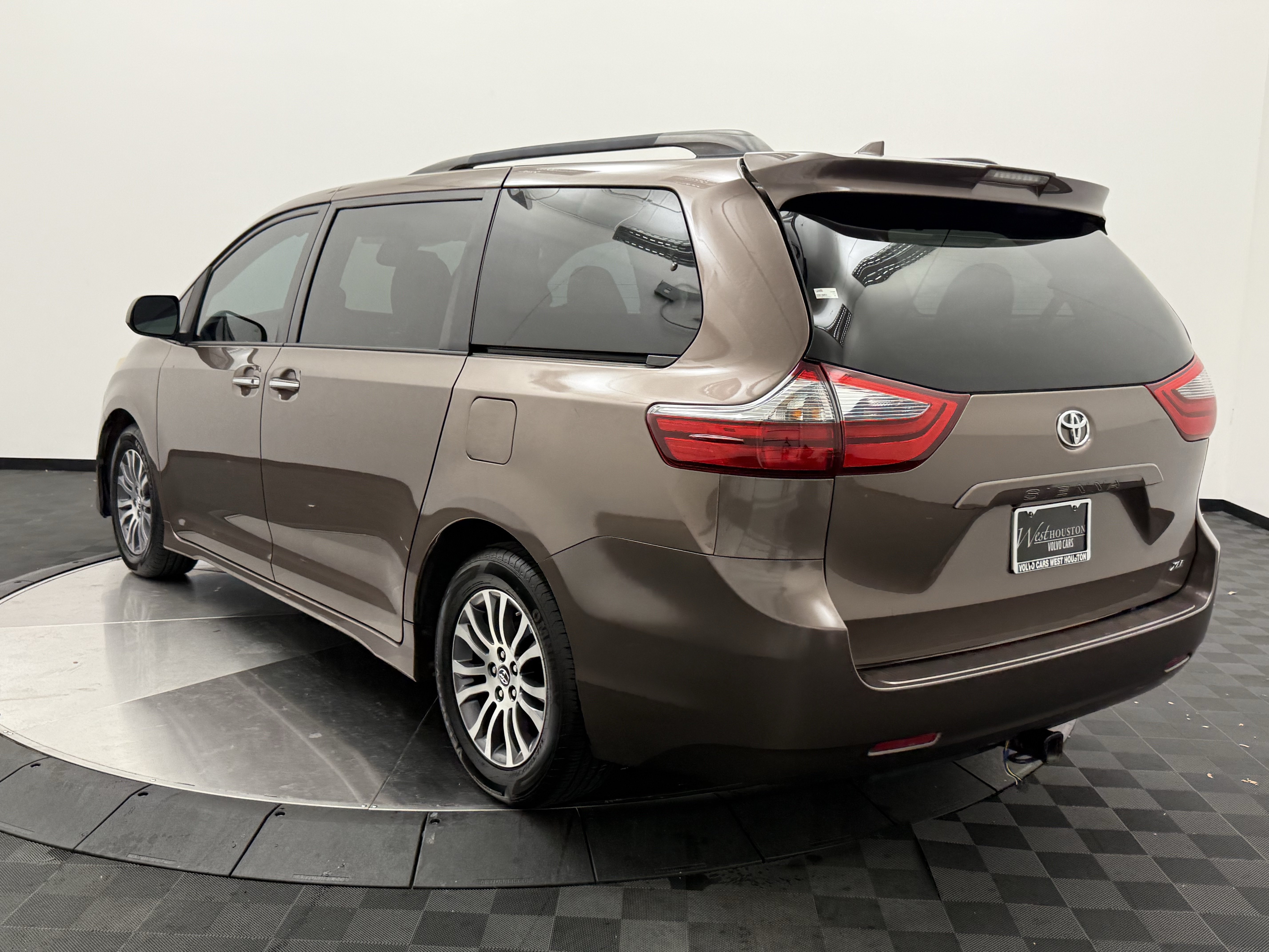 Used 2020 Toyota Sienna XLE FWD image 5