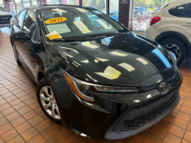 Used 2021 Toyota Corolla LE FWD image 1