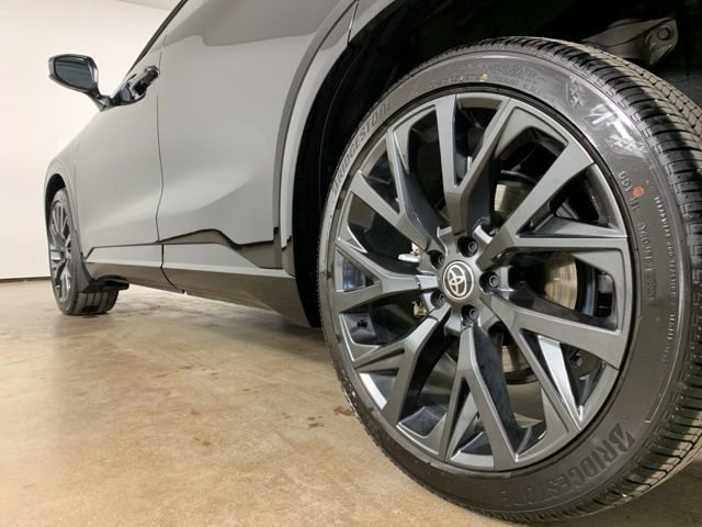 Used 2025 Toyota Crown Signia Limited image 15