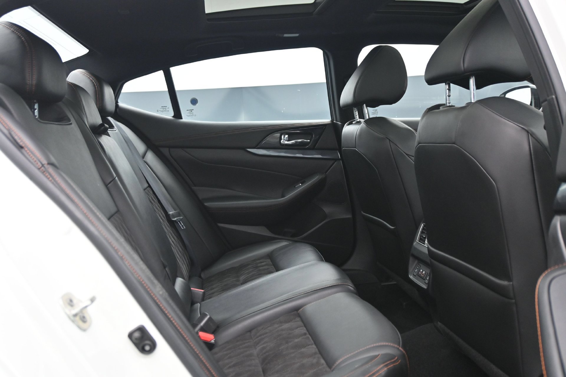 Used 2021 Nissan Maxima SR FWD image 14