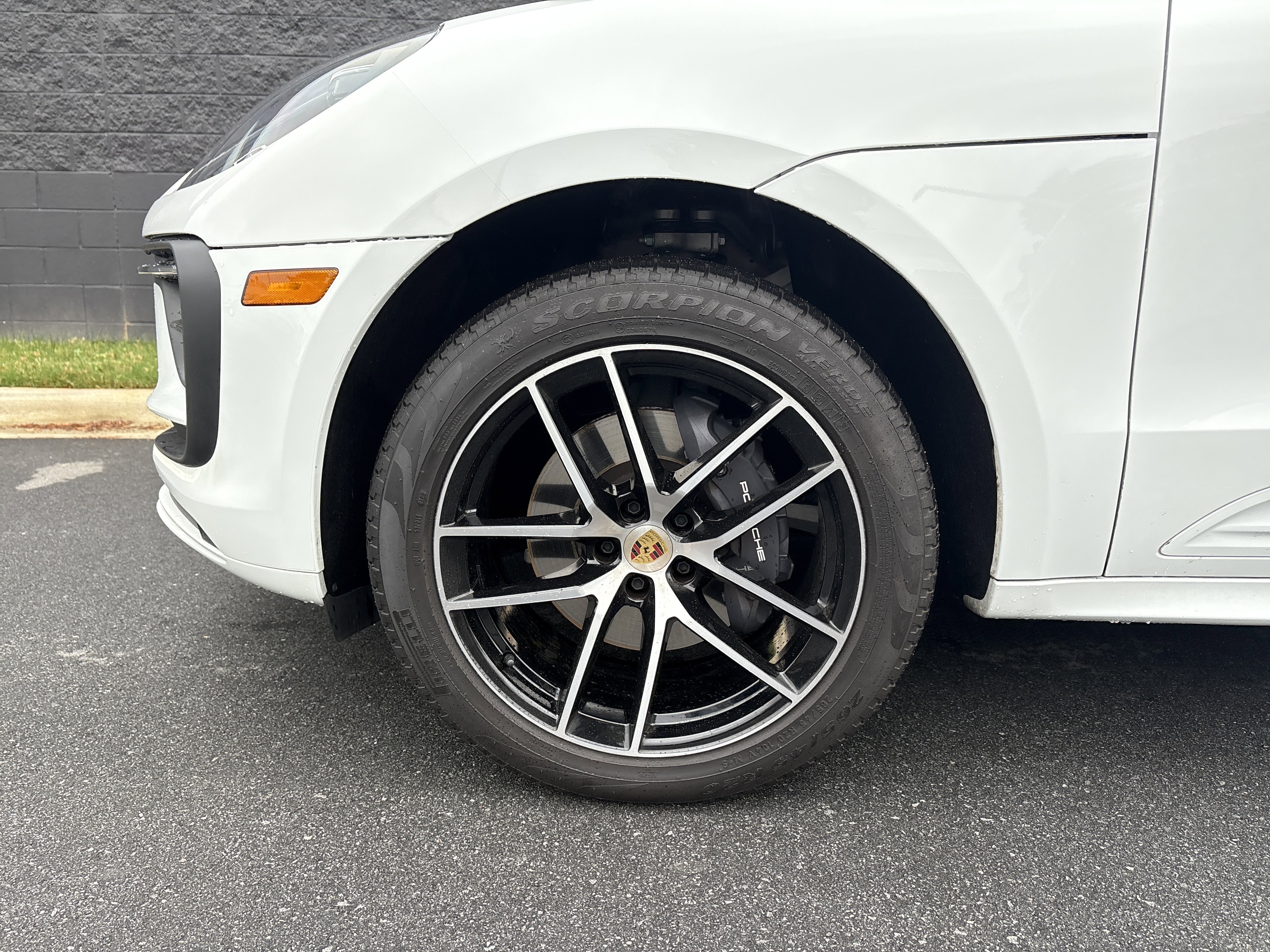Certified 2025 Porsche Macan image 38