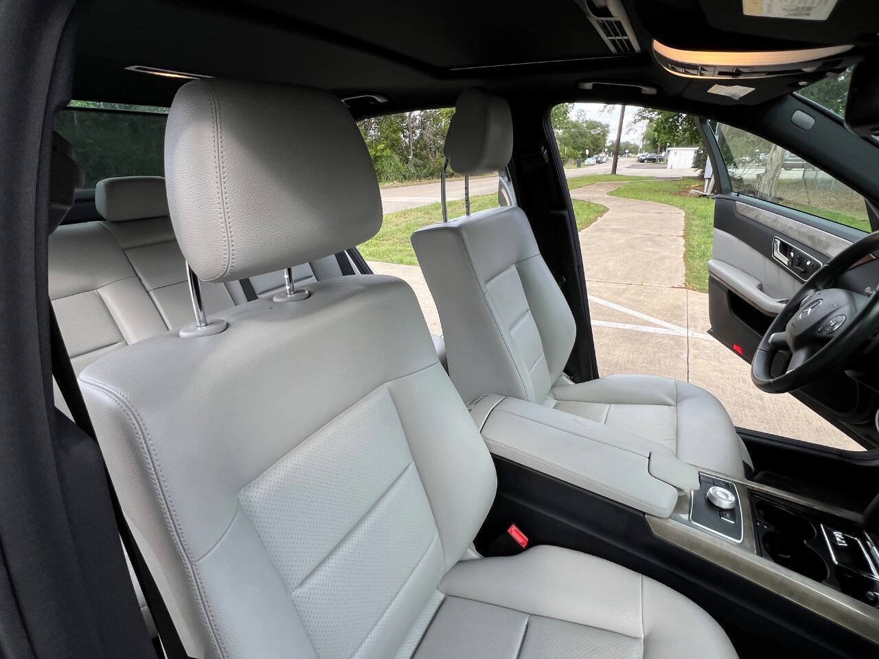 Used 2010 Mercedes-Benz E 350 Sedan image 22