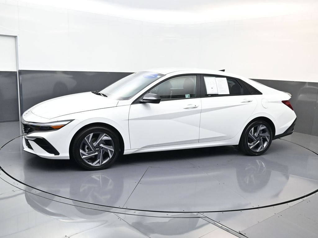 Certified 2025 Hyundai Elantra SEL FWD image 7