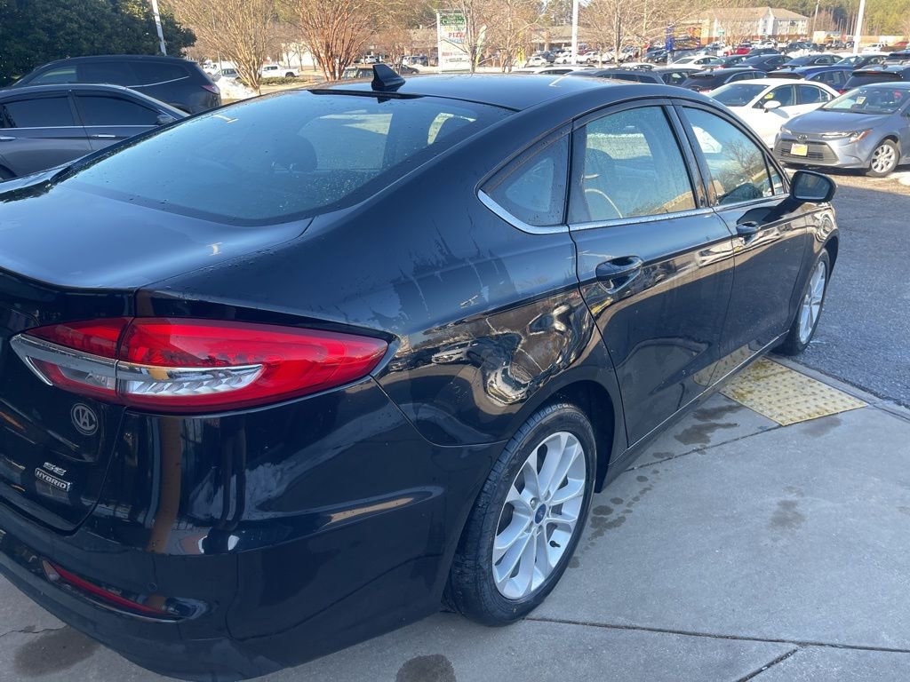 Used 2020 Ford Fusion SE image 4