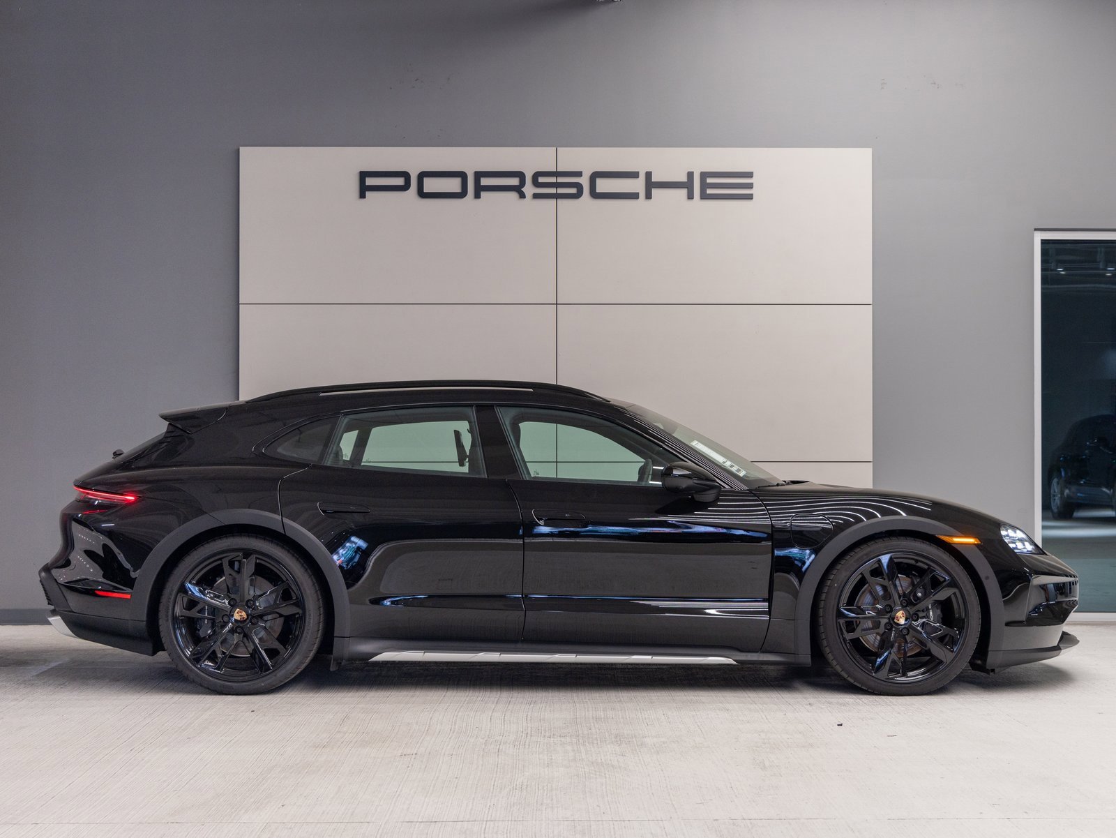 Certified 2025 Porsche Taycan 4 Cross Turismo image 8