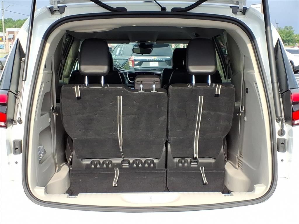 Used 2024 Chrysler Pacifica Touring-L FWD image 22