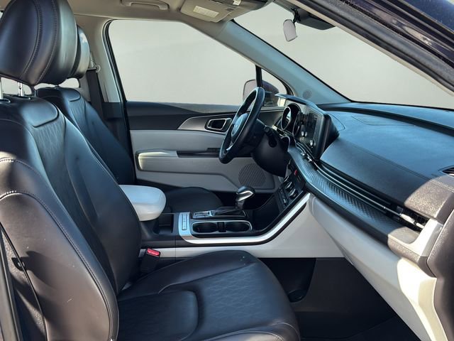 Used 2023 Kia Carnival LX FWD image 14