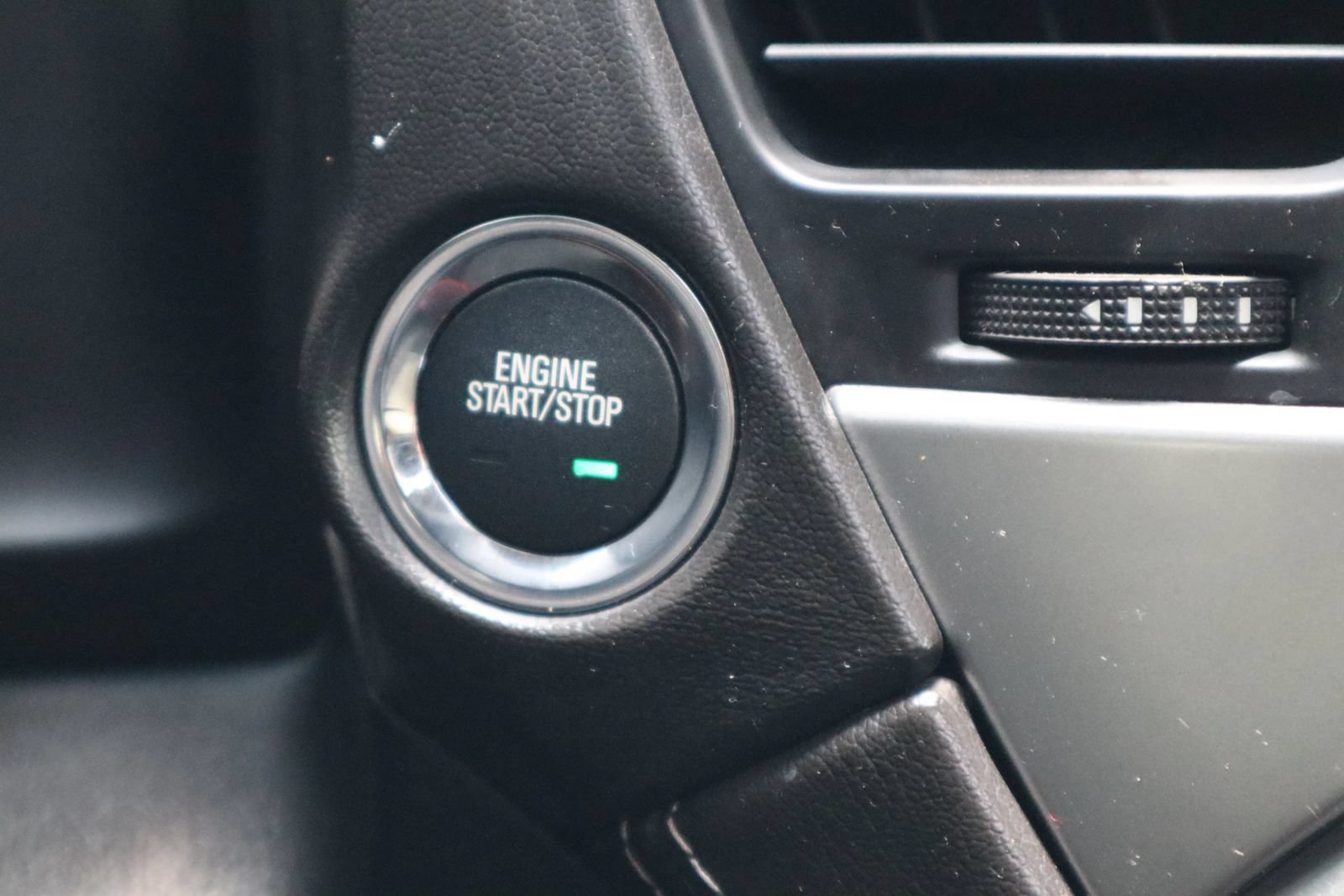 Used 2015 Chevrolet Suburban LTZ RWD image 34
