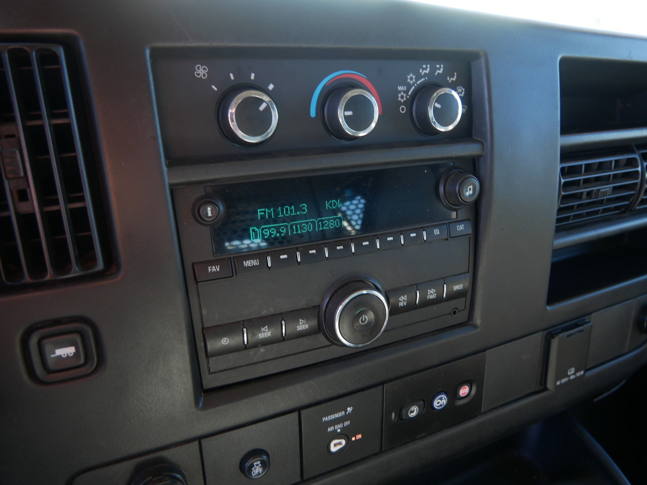 Used 2016 Chevrolet Express 3500 Extended RWD image 32