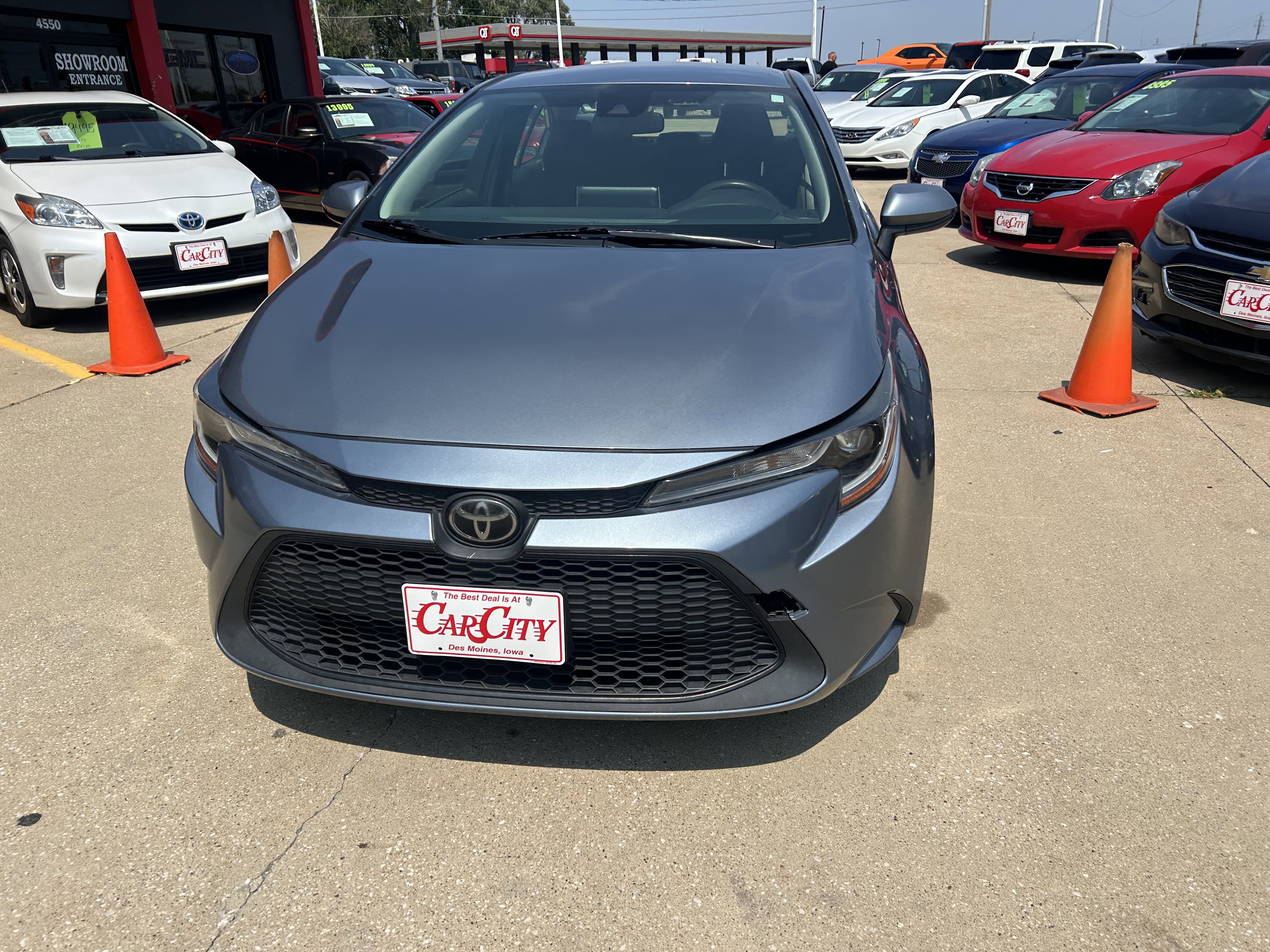 Used 2020 Toyota Corolla LE image 2
