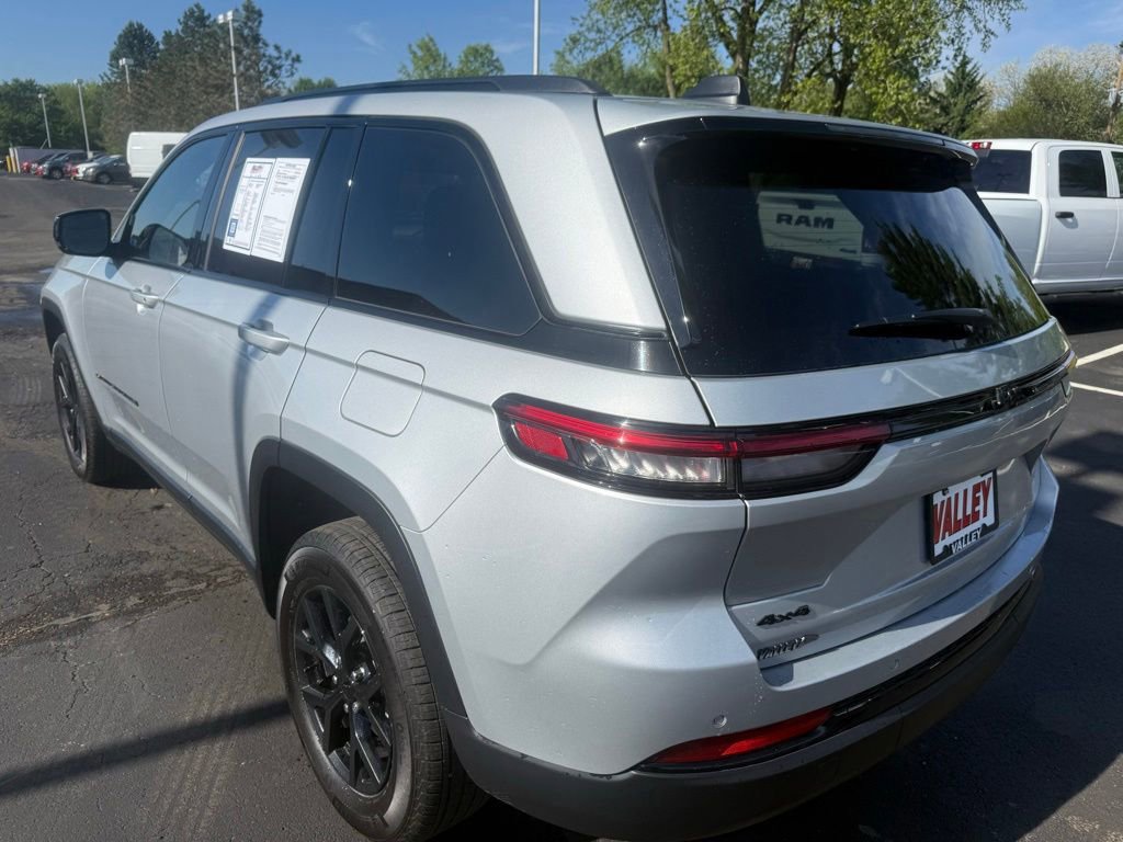 Used 2024 Jeep Grand Cherokee Altitude AWD/4WD image 5