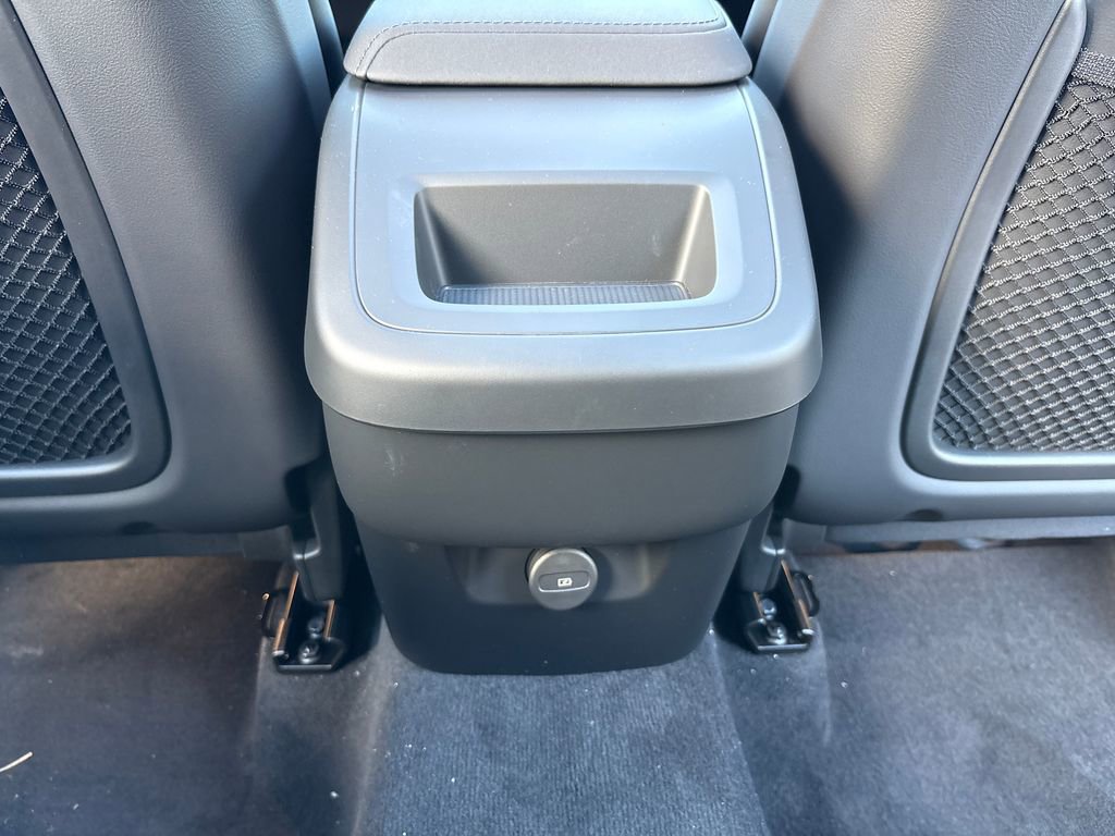 New 2026 Volvo XC60 B5 Plus image 24