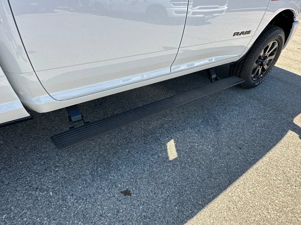 New 2026 RAM 2500 Laramie AWD/4WD image 18