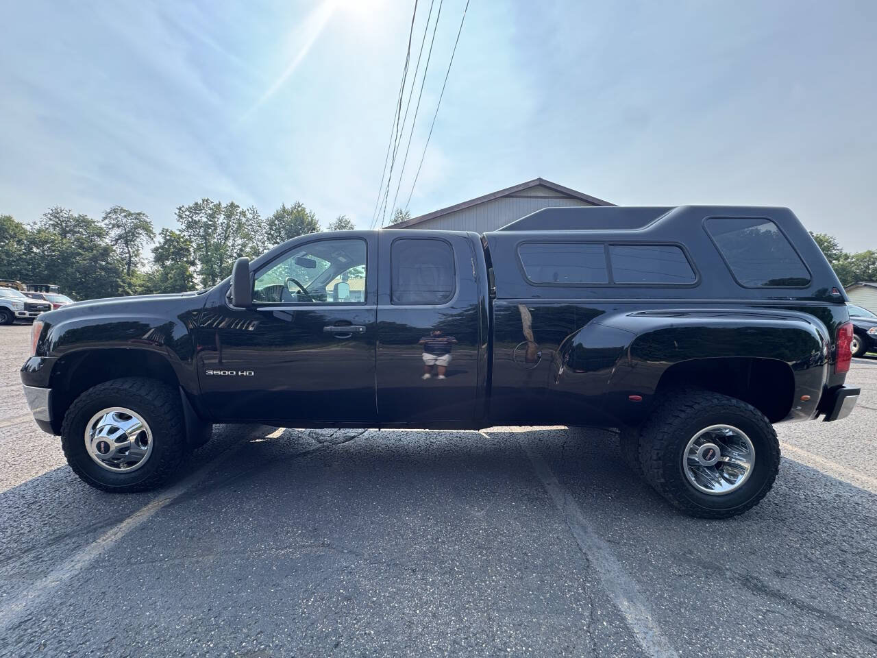 Used 2011 GMC Sierra 3500 SLE w/ SLE Preferred Package AWD/4WD image 2