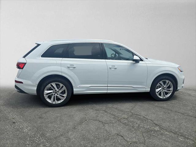 Used 2023 Audi Q7 2.0T Premium w/ Towing Package AWD/4WD image 2