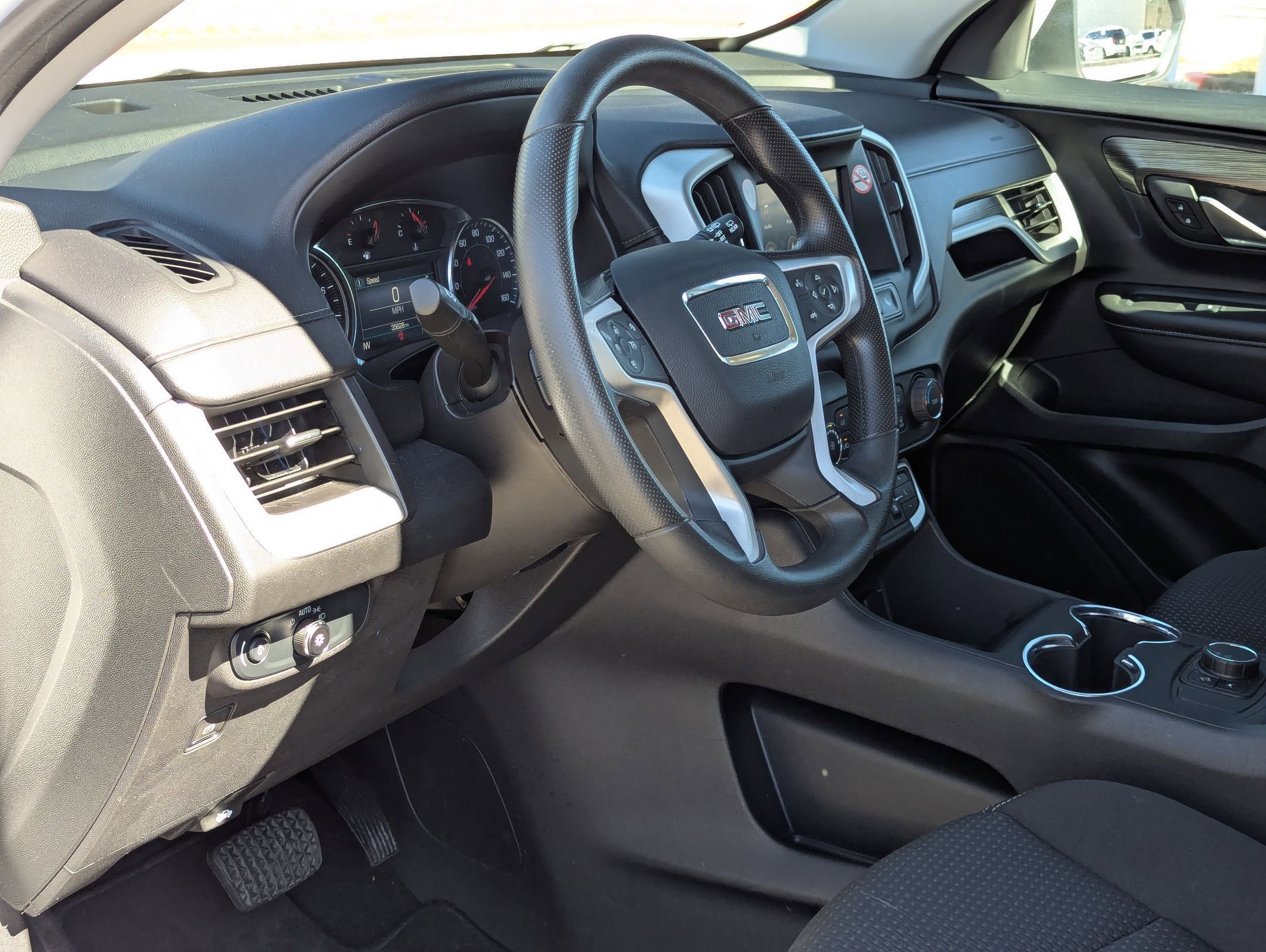 Used 2024 GMC Terrain SLE image 13