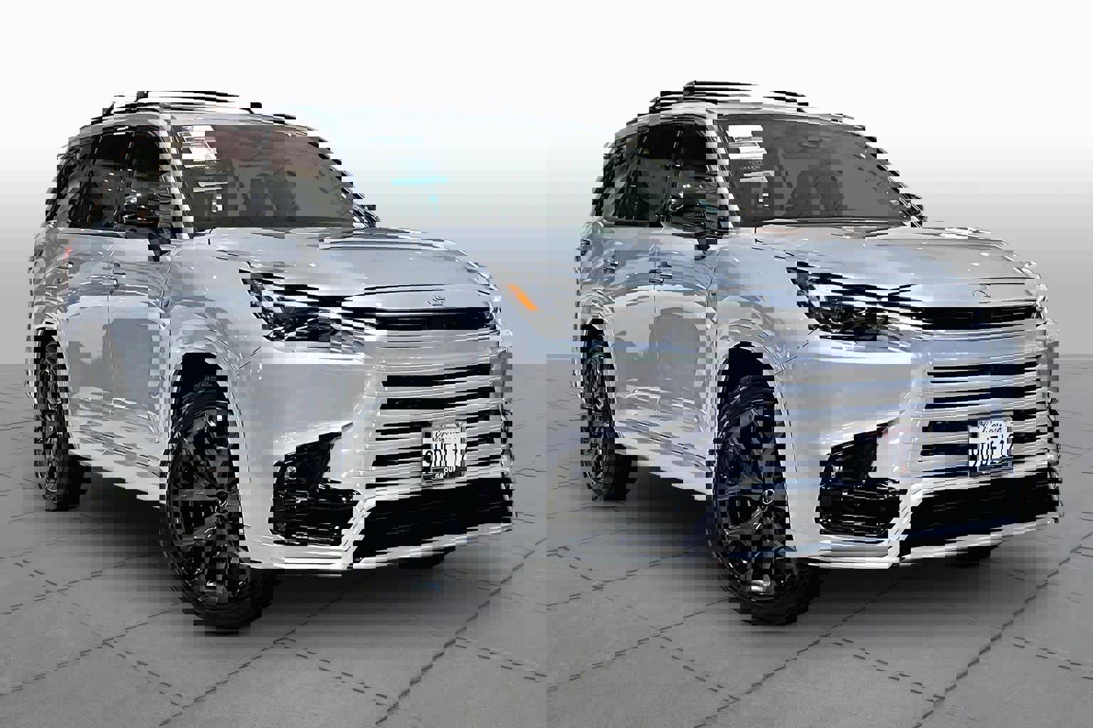 Used 2025 Lexus TX 500h AWD w/ Technology Package image 2