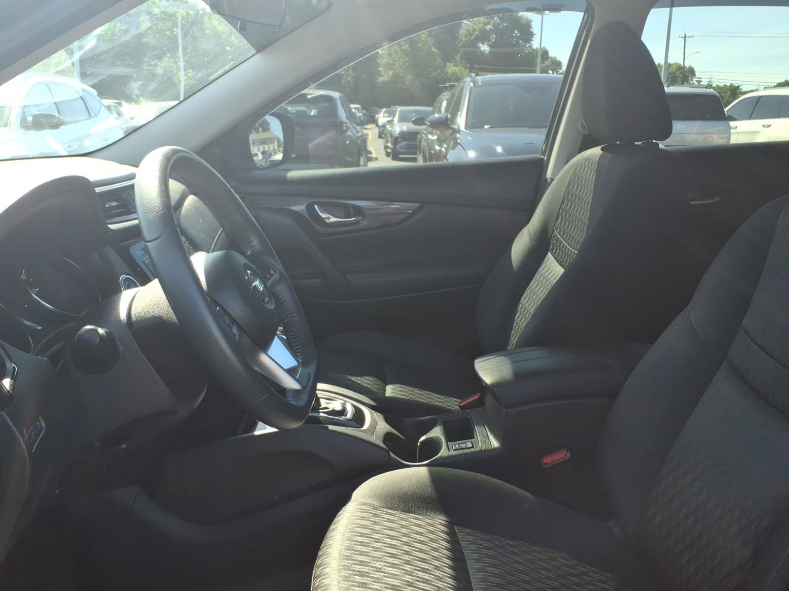 Used 2018 Nissan Rogue SV AWD/4WD image 22