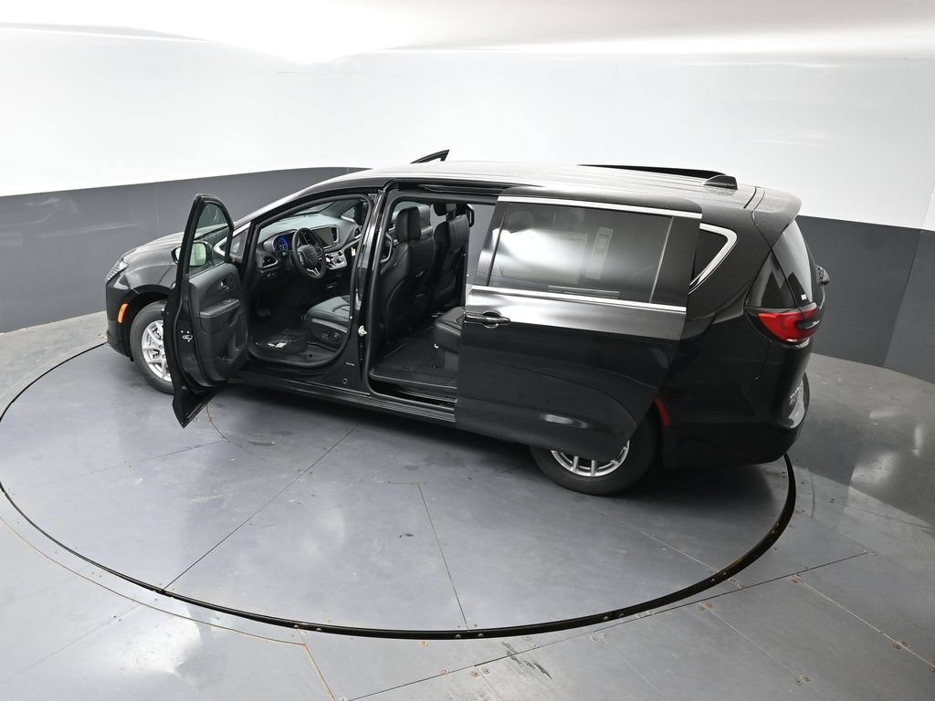 New 2027 Chrysler Pacifica Select w/ Family Tech Group FWD image 49