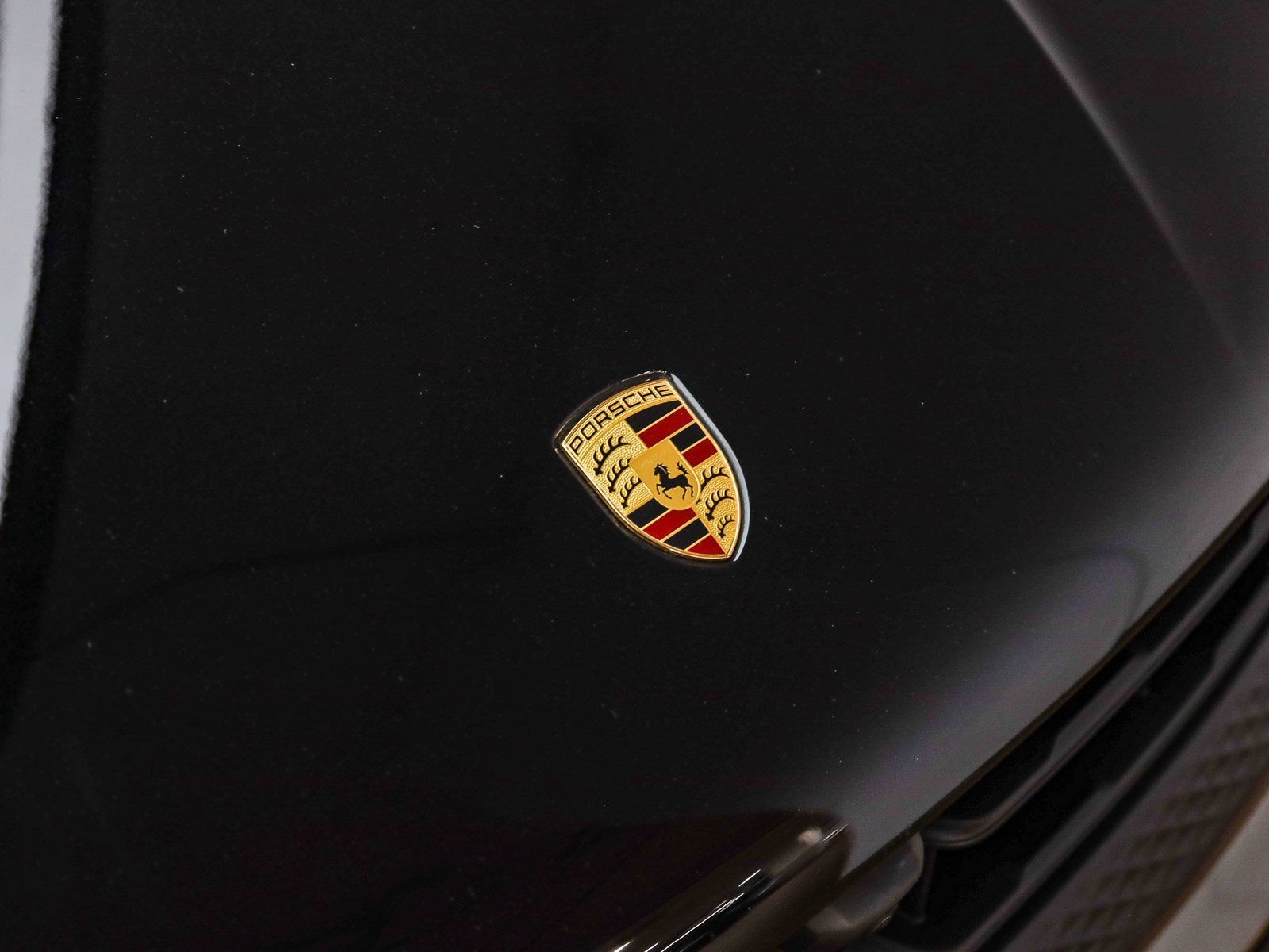 Certified 2025 Porsche Macan Turbo AWD/4WD image 15