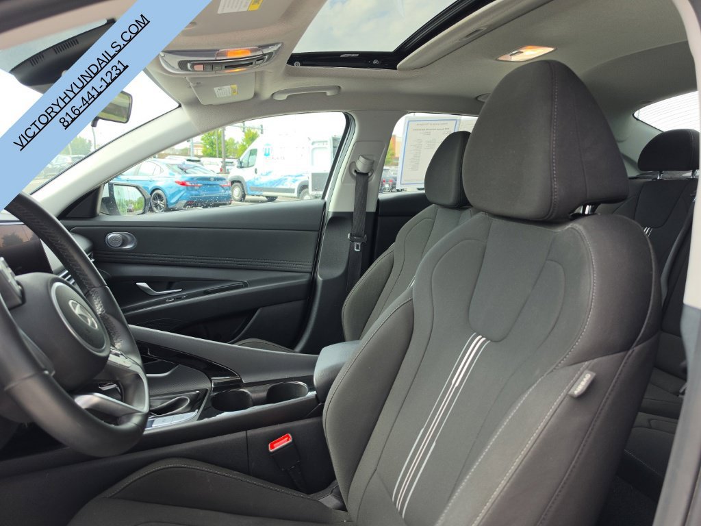 Used 2025 Hyundai Elantra SEL FWD image 13