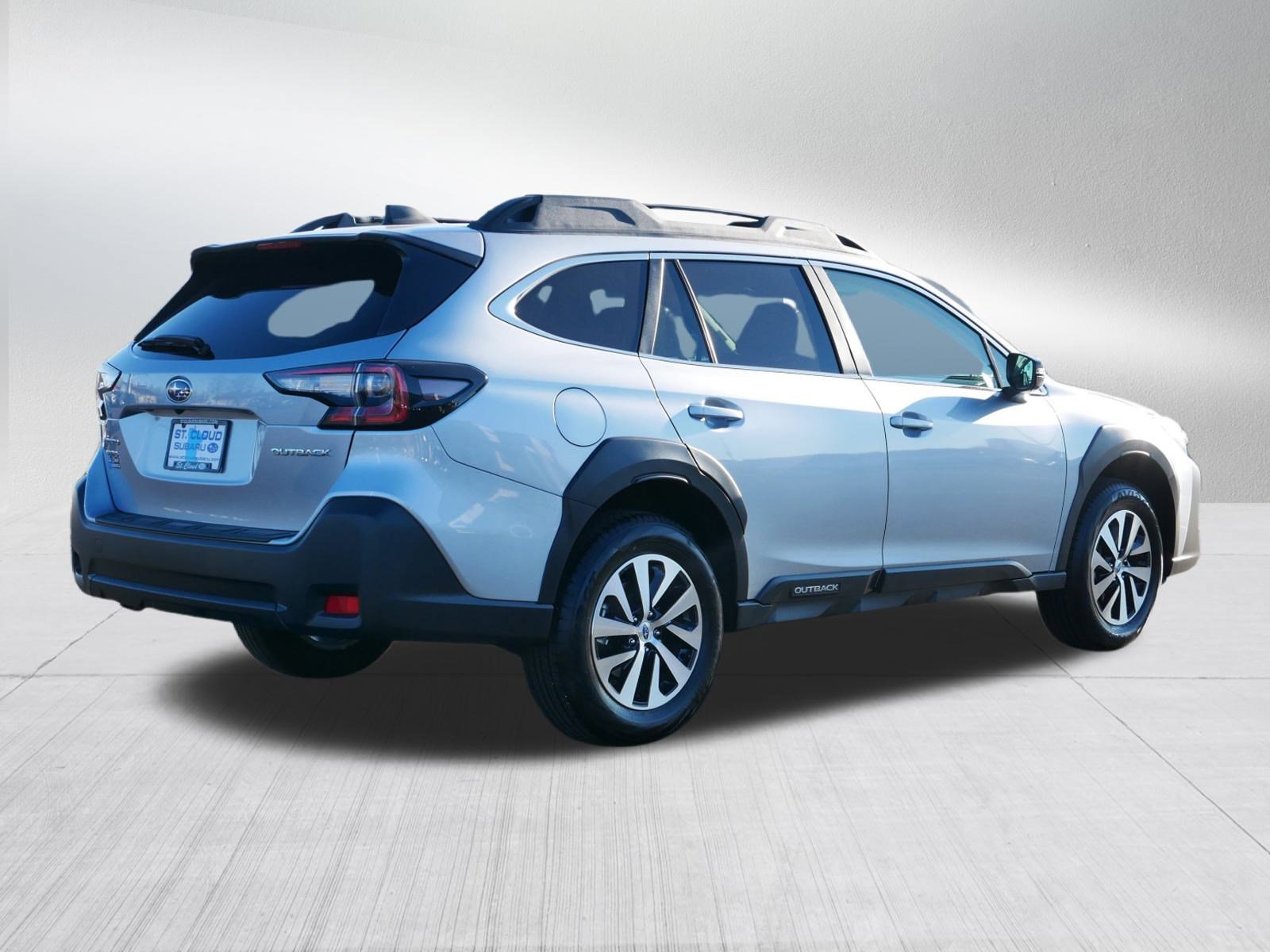 Used 2025 Subaru Outback Premium image 7