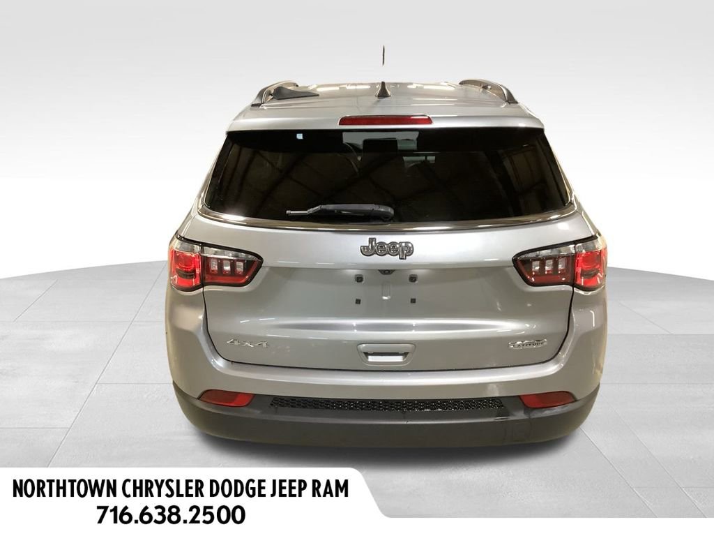 Used 2023 Jeep Compass Latitude image 2