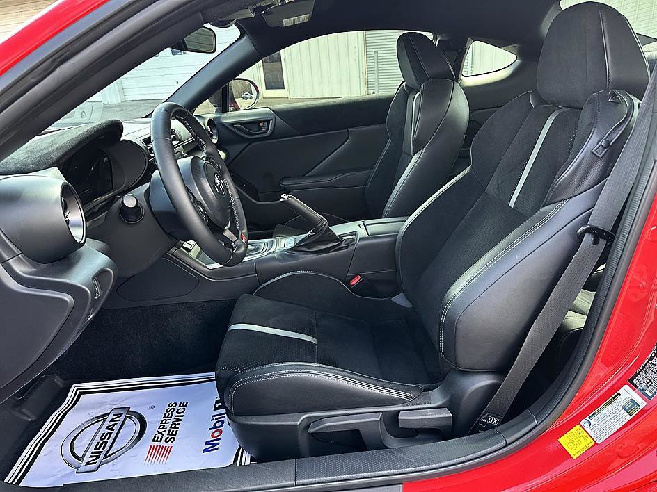Used 2025 Toyota GR86 Premium w/ Performance Package image 11