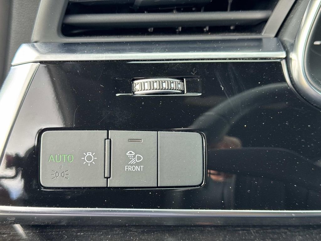 Used 2022 Audi Q8 Premium Plus image 28