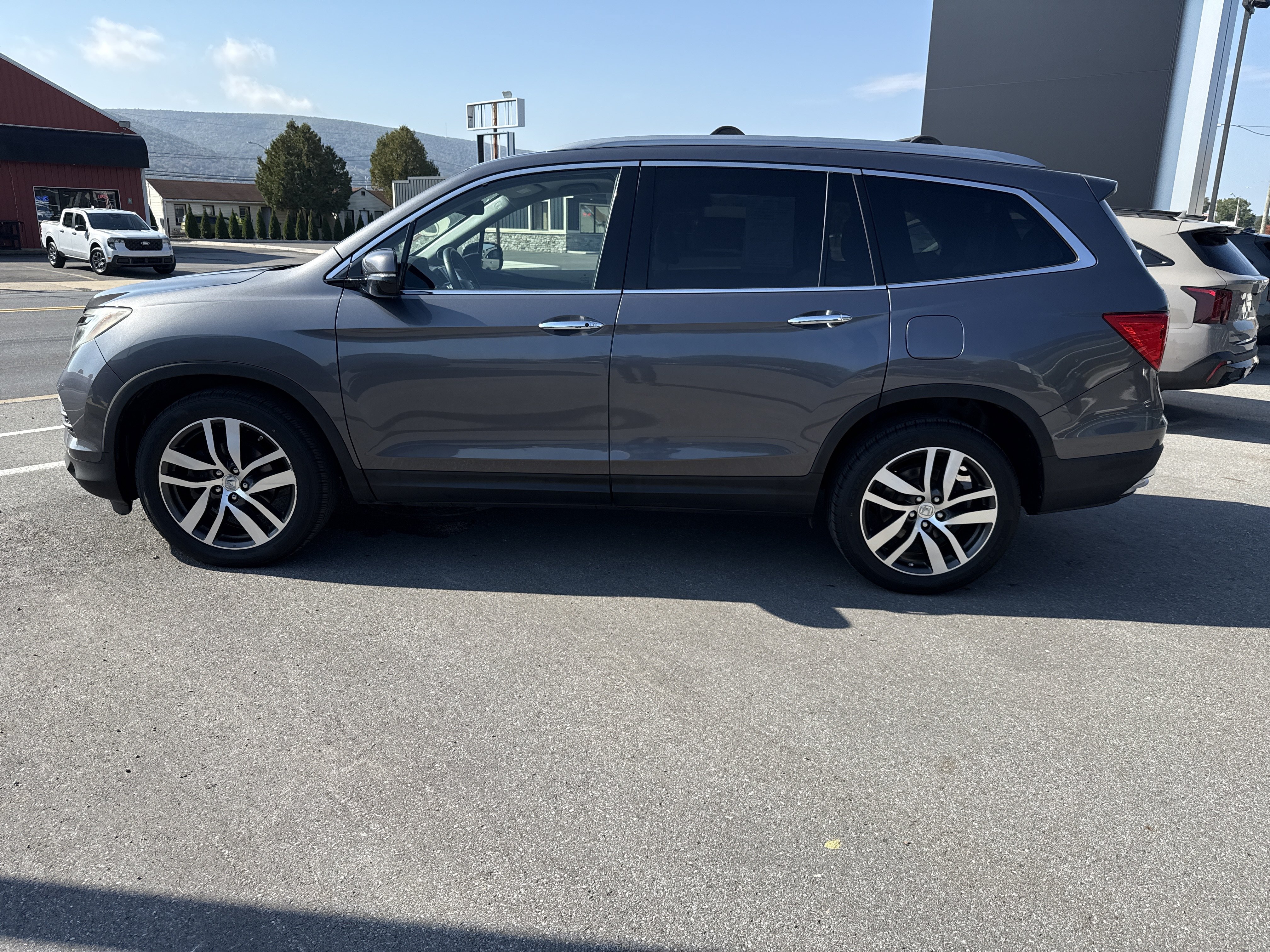 Used 2016 Honda Pilot Touring image 7