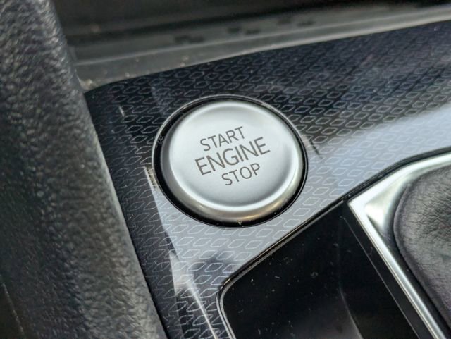 Certified 2025 Volkswagen Taos SE image 30