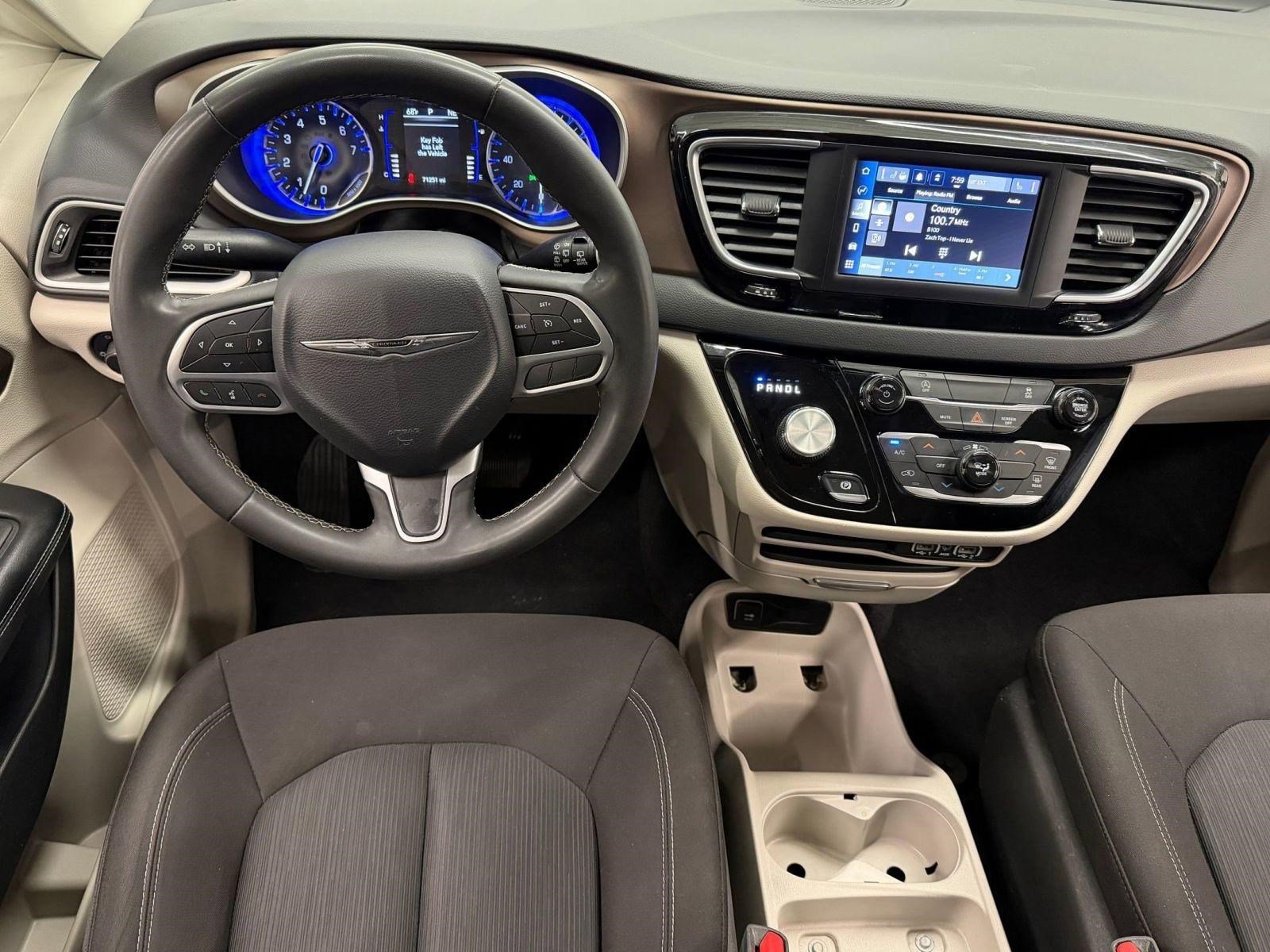 Used 2022 Chrysler Voyager LX FWD image 23