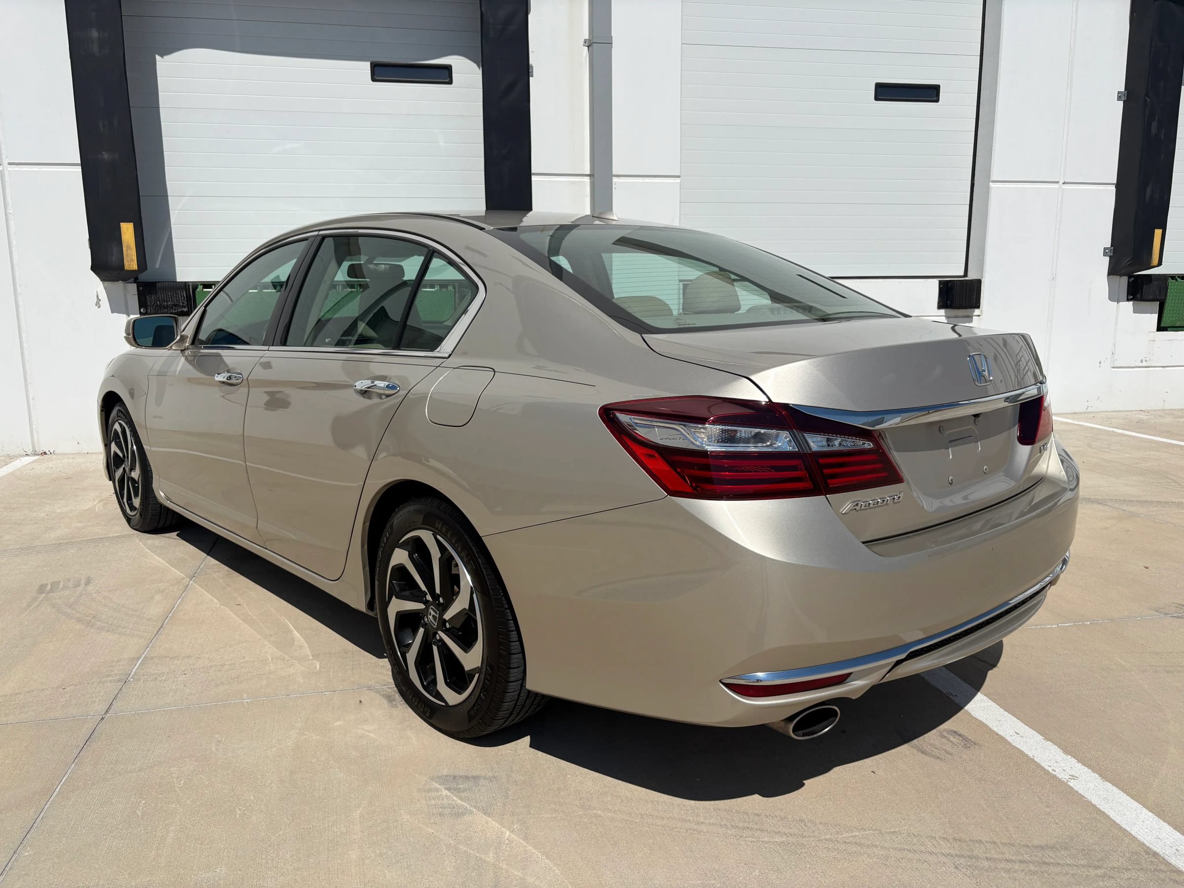Used 2017 Honda Accord EX-L image 5