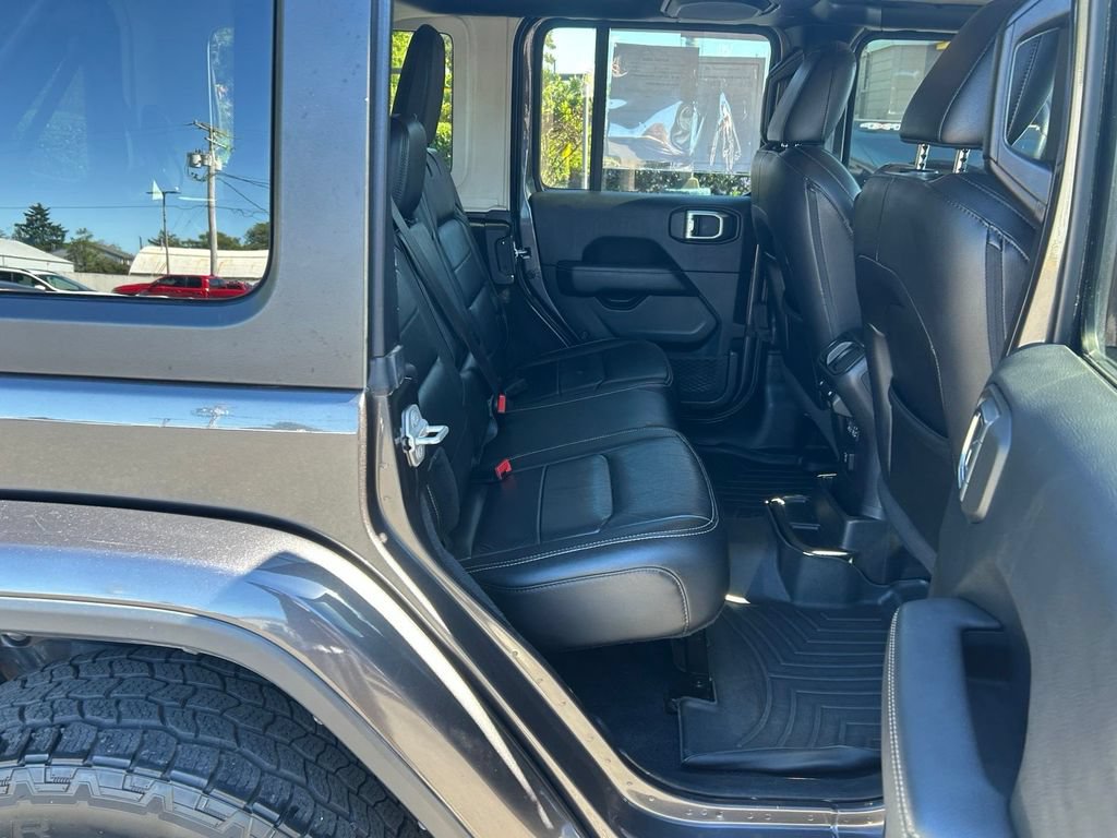 Used 2019 Jeep Wrangler Unlimited Sahara AWD/4WD image 34