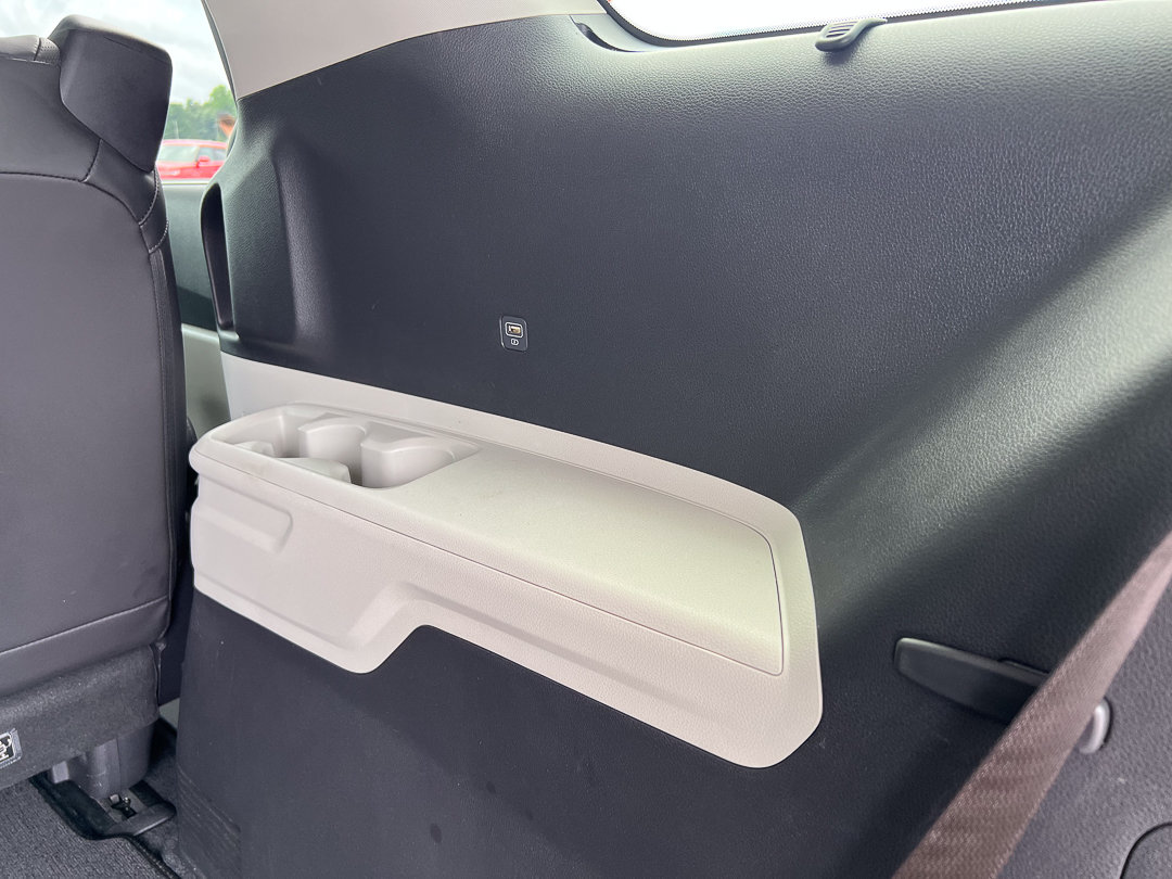 Used 2024 Kia Carnival EX FWD image 6