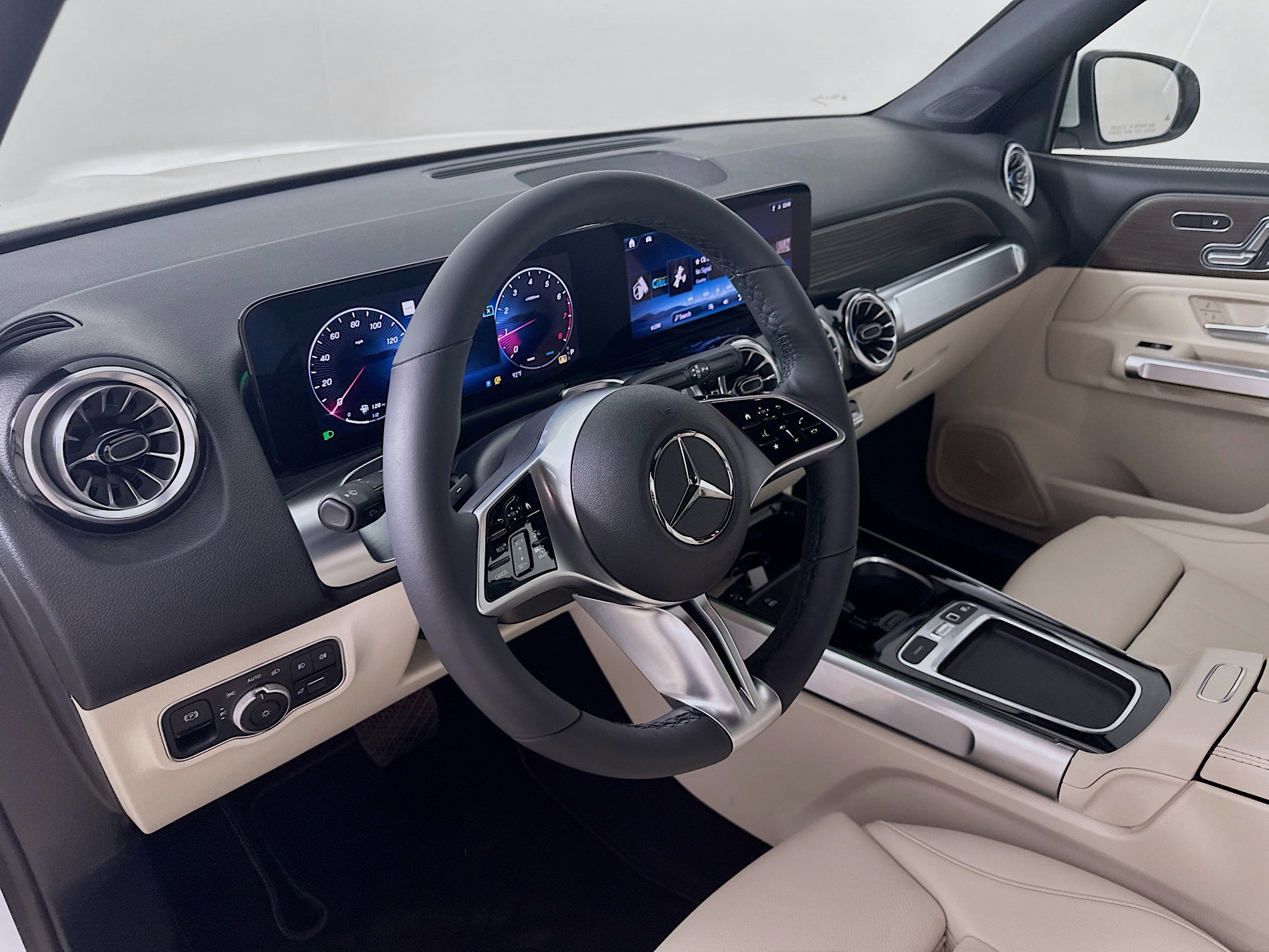 Certified 2025 Mercedes-Benz GLB 250 4MATIC image 9