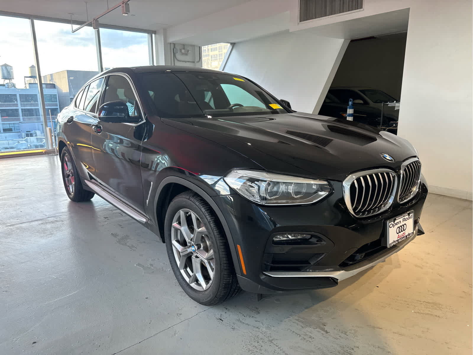 Used 2021 BMW X4 xDrive30i w/ Premium Package AWD/4WD image 4