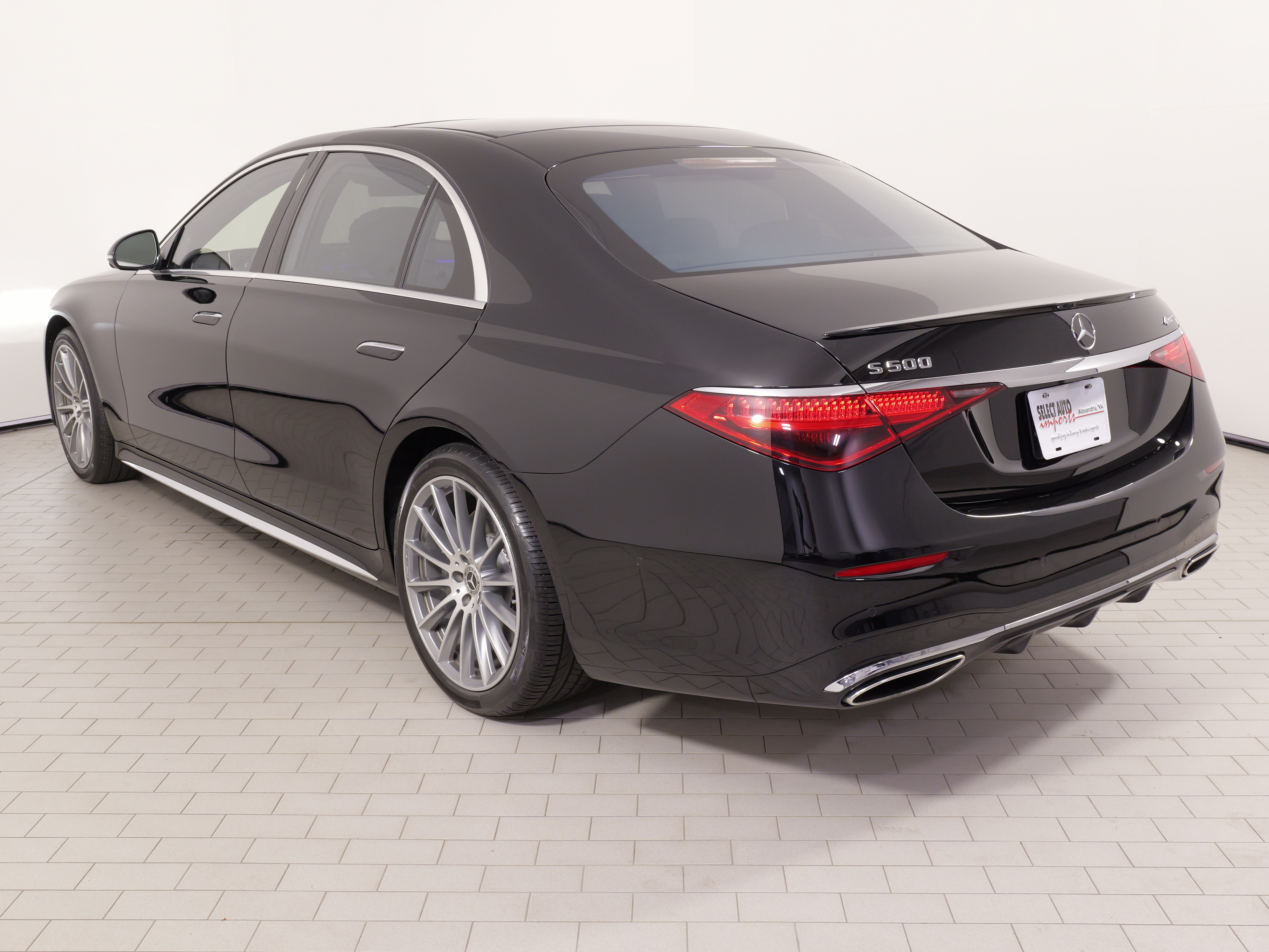 Used 2022 Mercedes-Benz S 500 4MATIC w/ AMG Line Package image 14