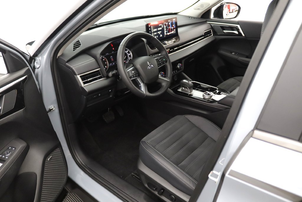Used 2026 Mitsubishi Outlander AWD image 20
