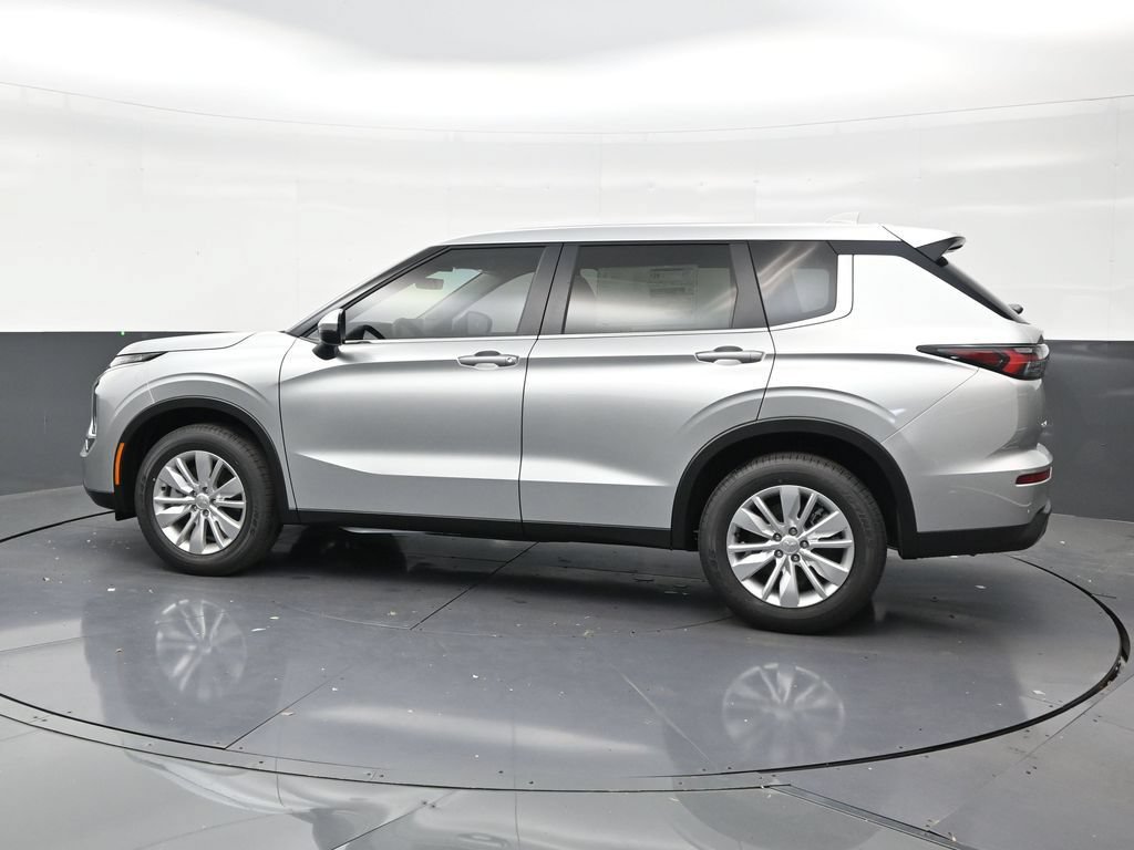 New 2026 Mitsubishi Outlander ES FWD image 2