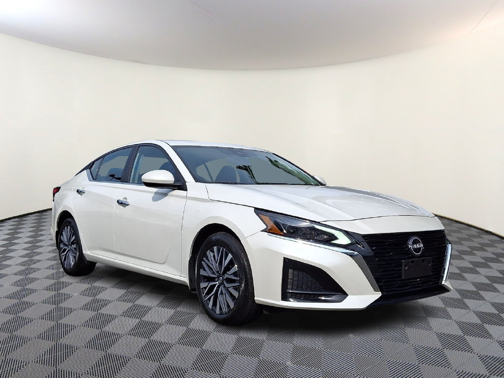 Used 2023 Nissan Altima 2.5 SV