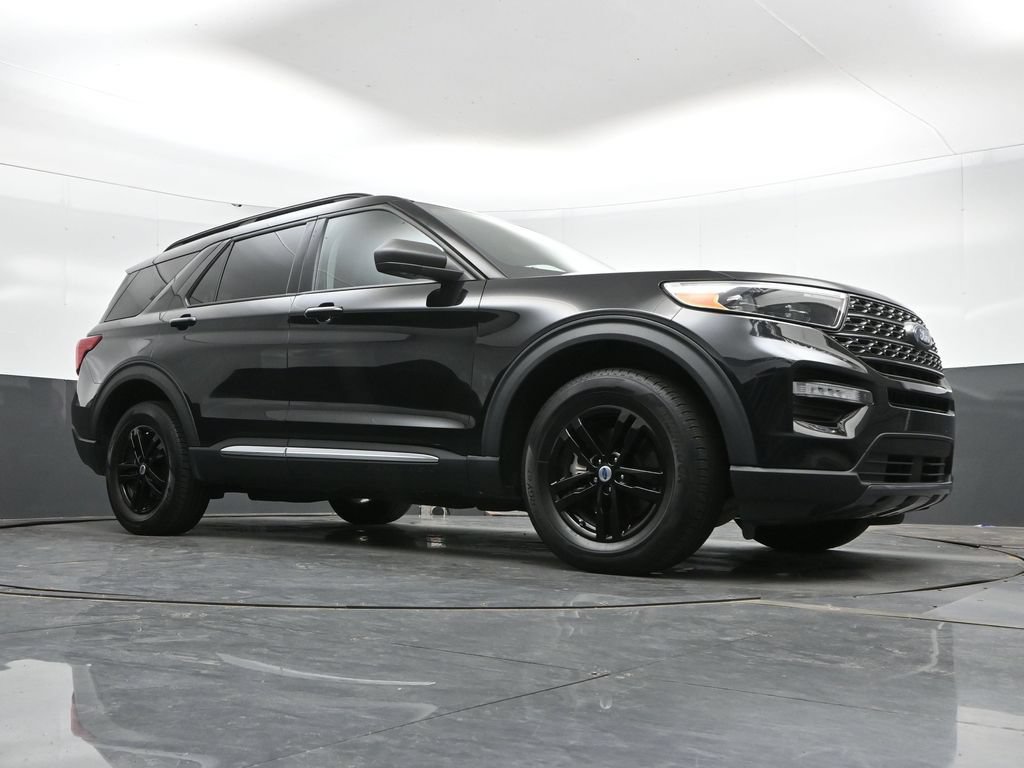 Used 2023 Ford Explorer XLT w/ Equipment Group 202A AWD/4WD image 43