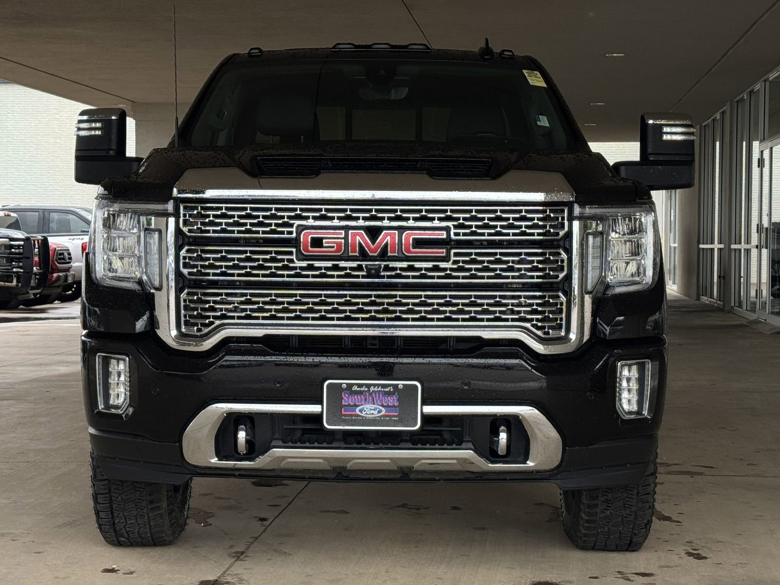 Used 2022 GMC Sierra 2500 Denali w/ Denali Black Diamond Edition AWD/4WD image 9