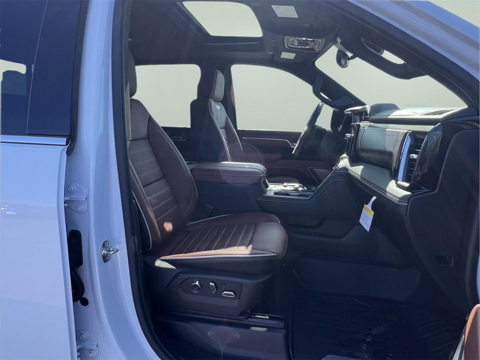 New 2026 GMC Sierra 3500 Denali Ultimate w/ LPO, Black Badging Package image 22