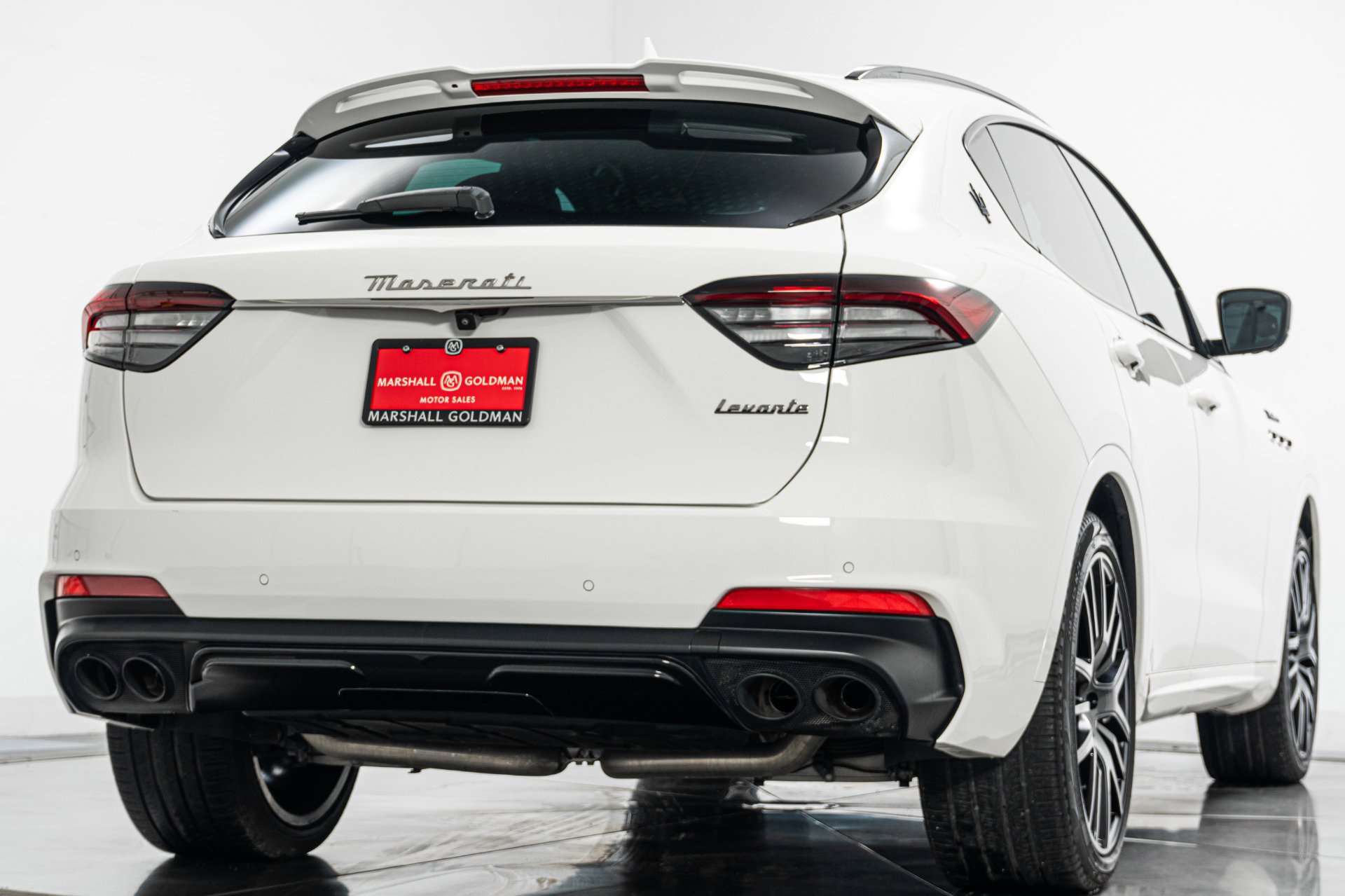 Used 2022 Maserati Levante Modena image 9