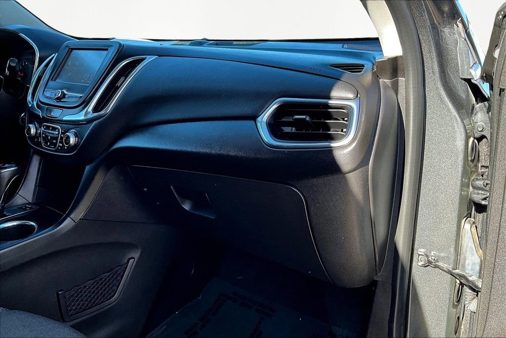 Used 2018 Chevrolet Equinox LT w/ LPO, Blackout Package image 16