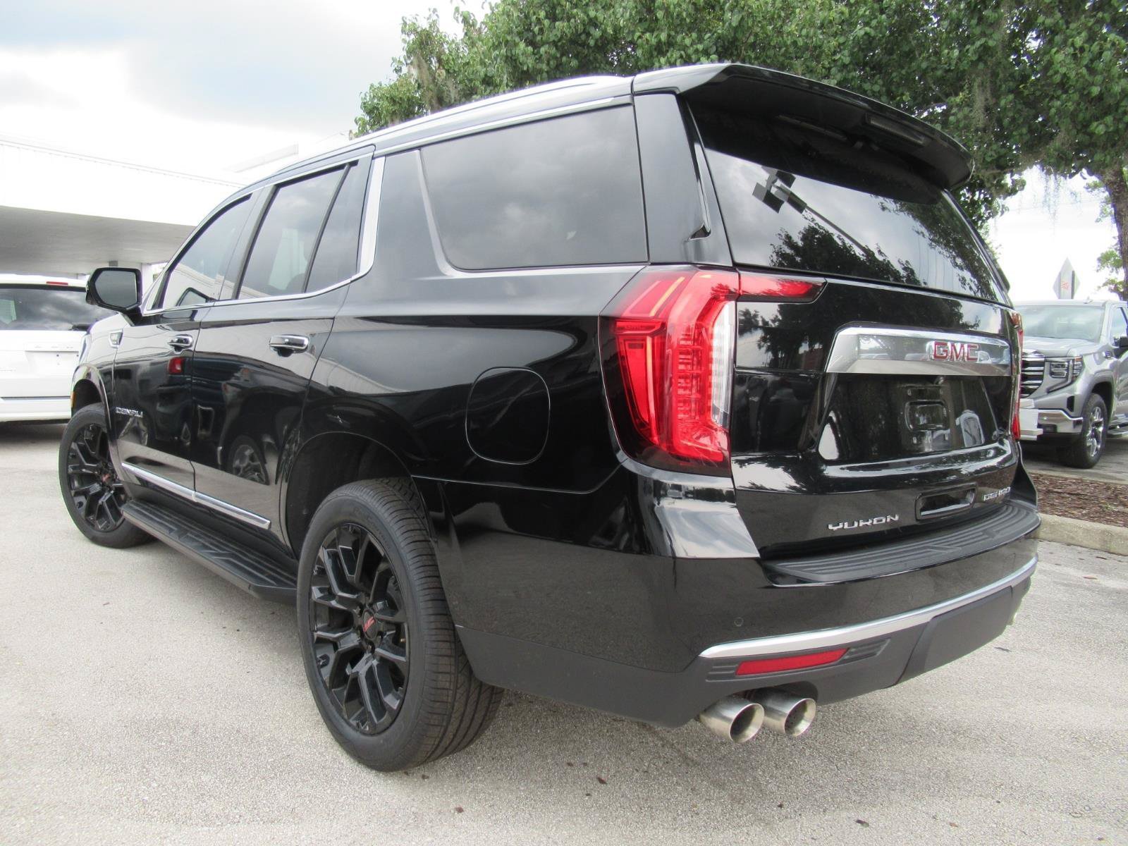Used 2022 GMC Yukon Denali AWD/4WD image 3