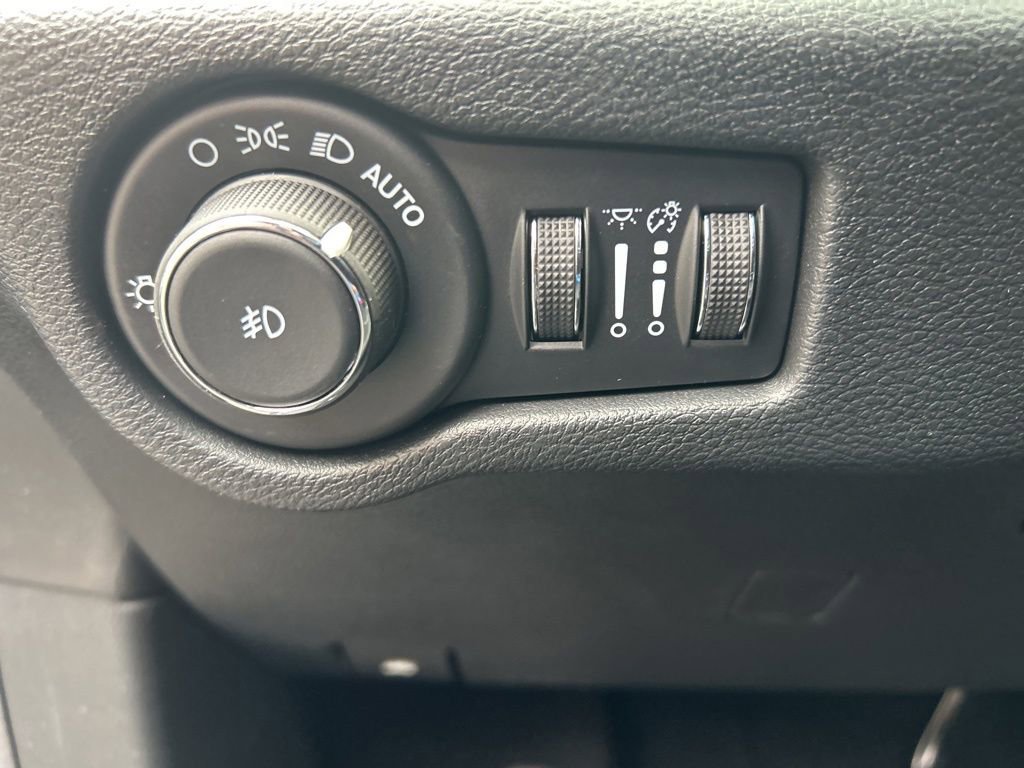 New 2026 Chrysler Pacifica Select image 16